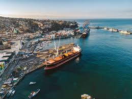 What is the significance of the port of Valparaíso